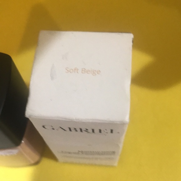 Gabriel Cosmetics Moisturizing Liquid Foundation Shade Soft Beige. - Picture 2 of 5
